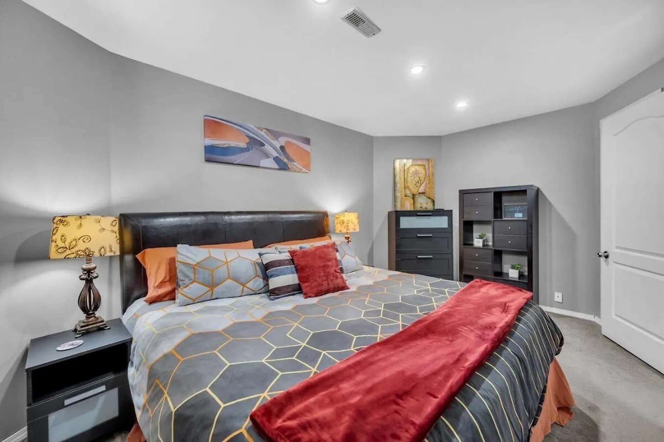 12 Spacious Home W Ac, Crib, Garage, By Airport Calgary 0*,