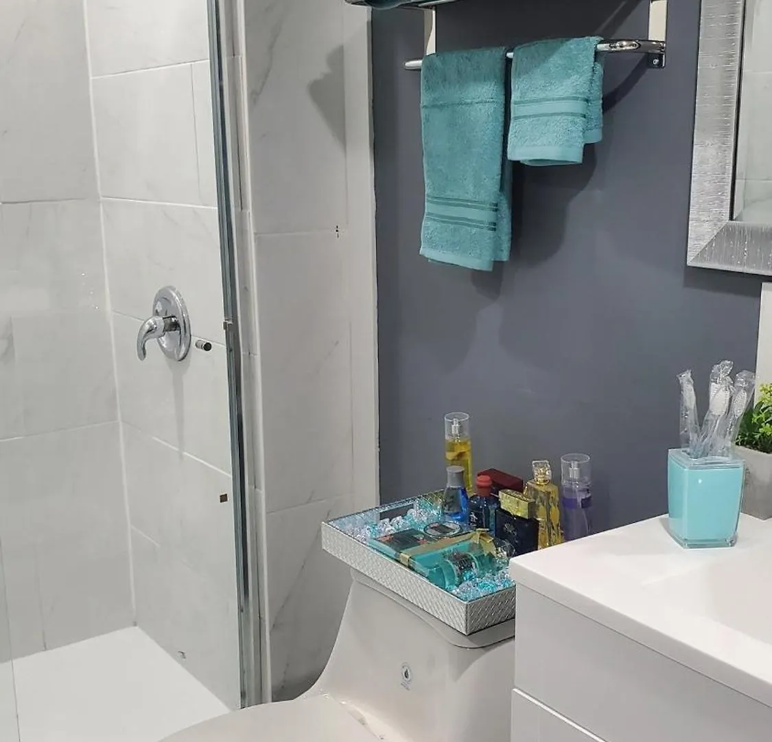 12 Spacious Home W Ac, Crib, Garage, By Airport Calgary Holiday home