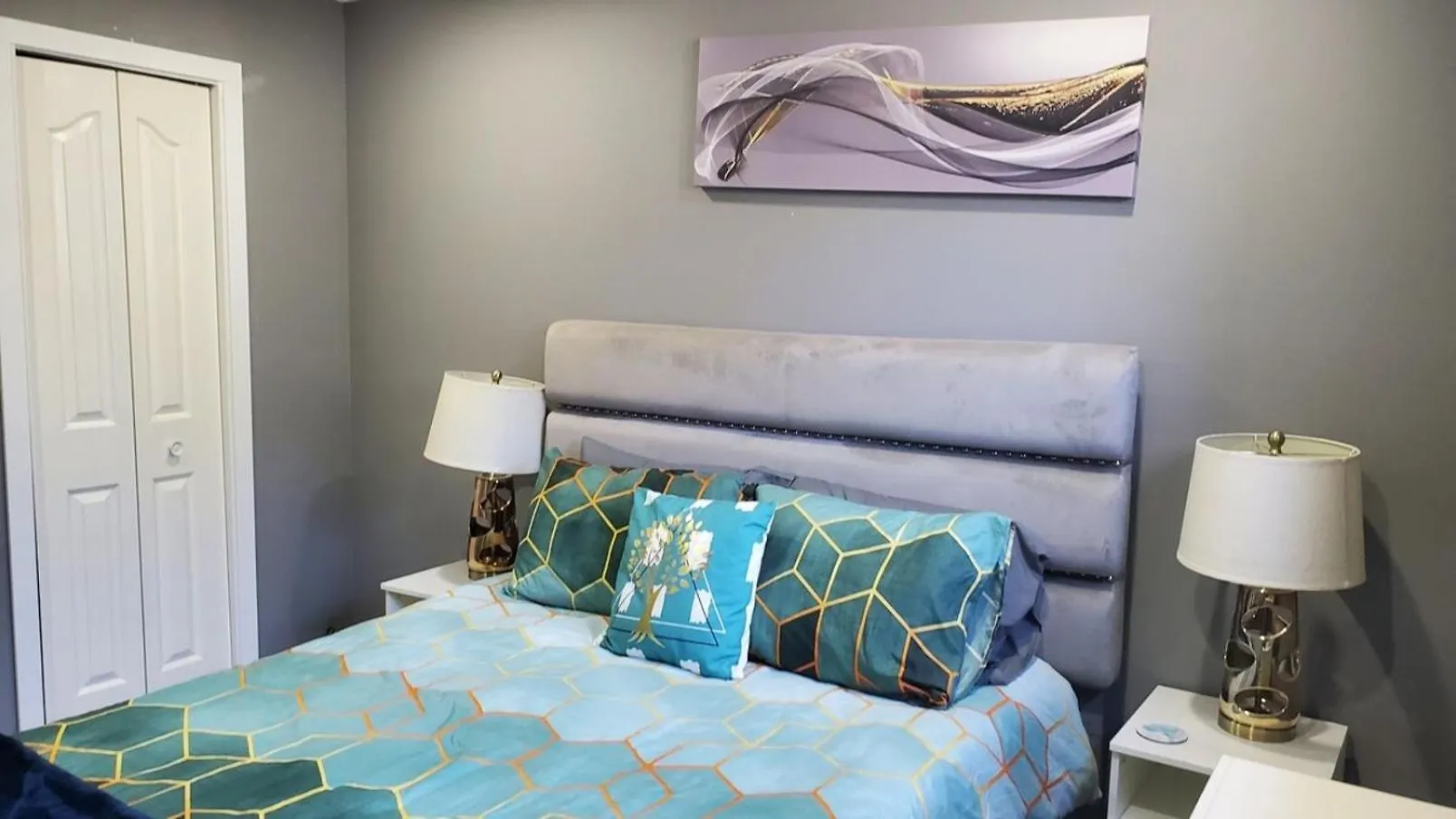 Holiday home 12 Spacious Home W Ac, Crib, Garage, By Airport Calgary Canada