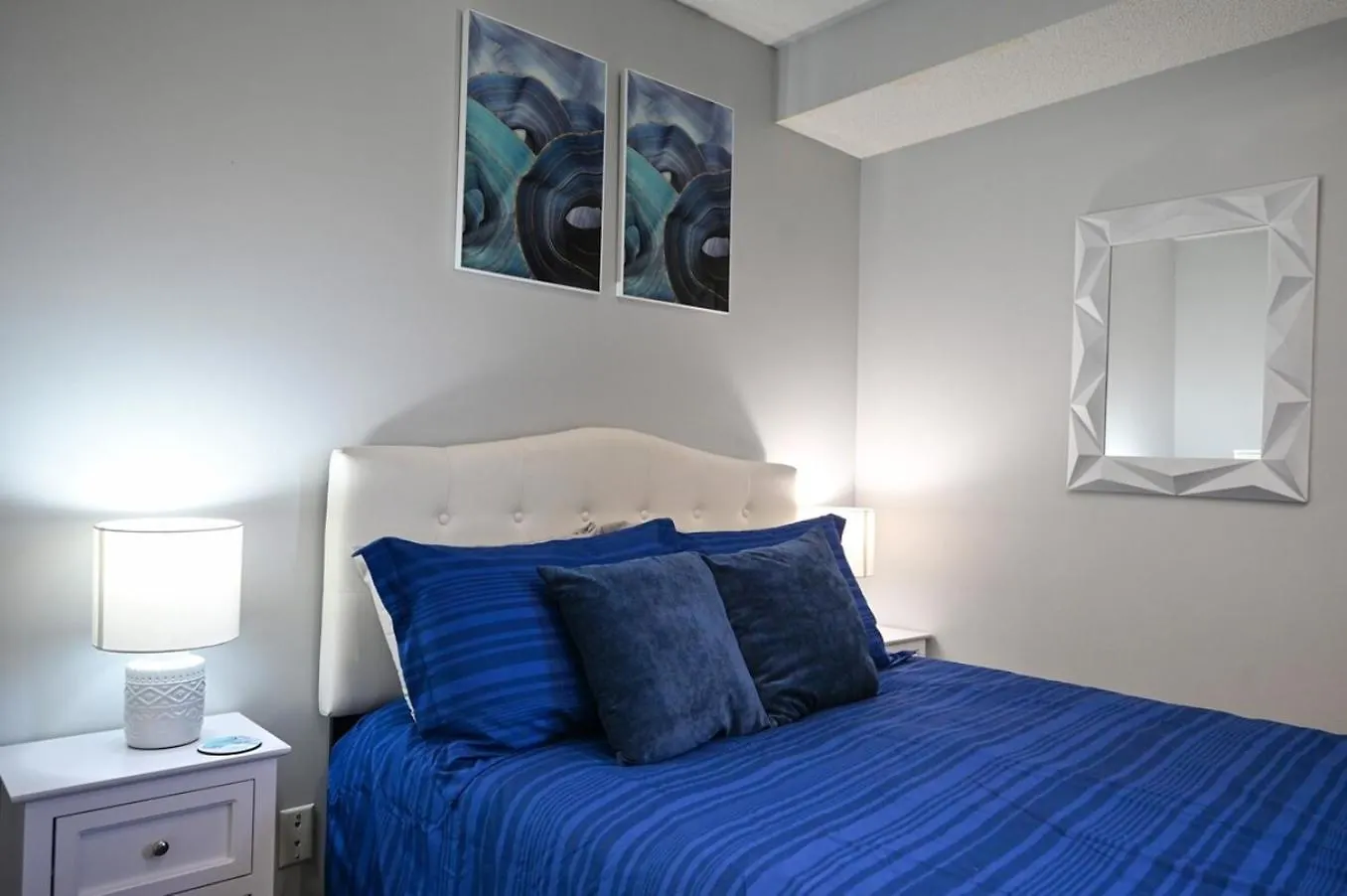Holiday home 12 Spacious Home W Ac, Crib, Garage, By Airport Calgary