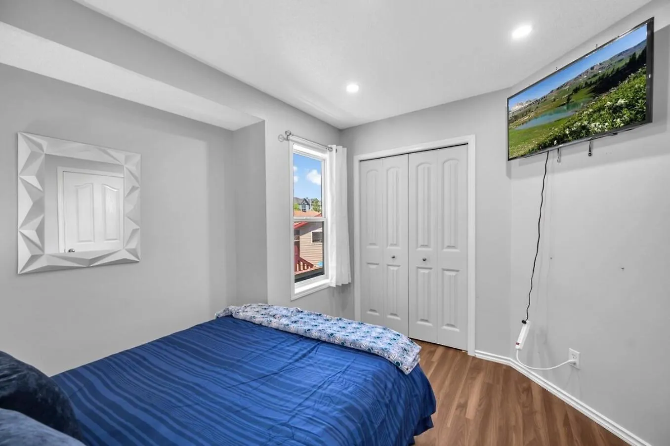 Holiday home 12 Spacious Home W Ac, Crib, Garage, By Airport Calgary Canada