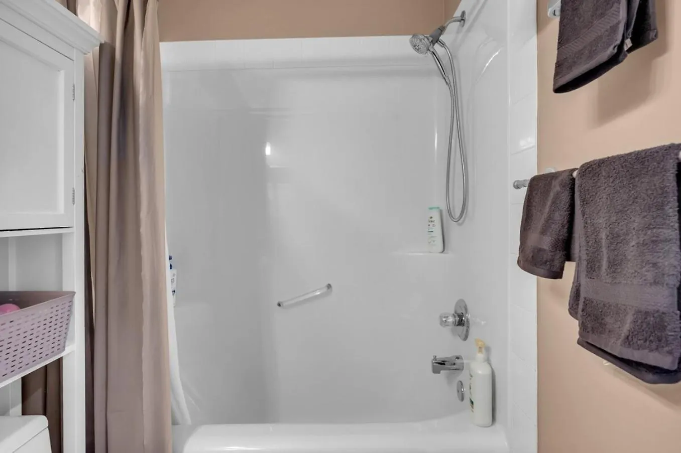 12 Spacious Home W Ac, Crib, Garage, By Airport Calgary Holiday home