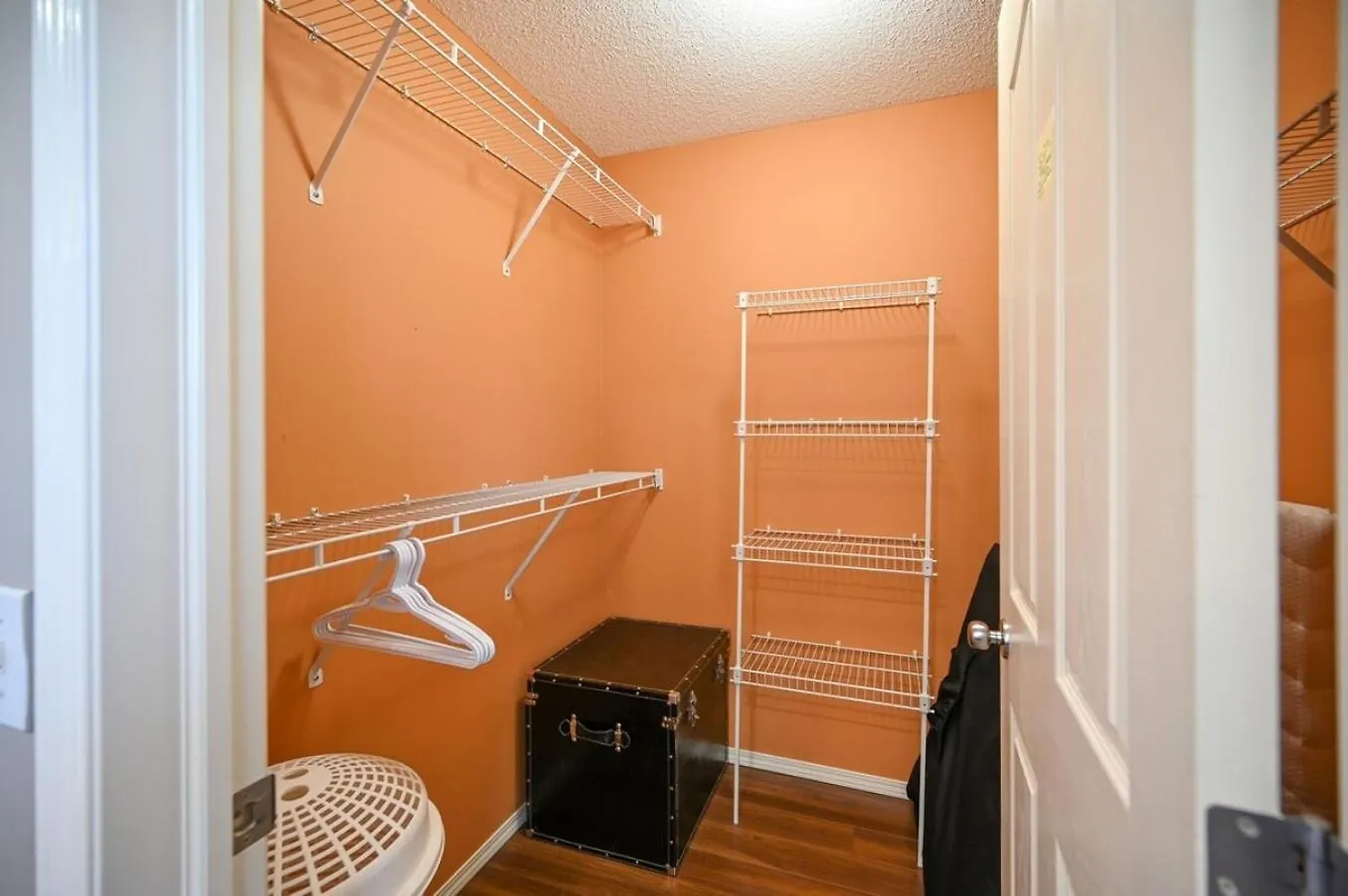 Holiday home 12 Spacious Home W Ac, Crib, Garage, By Airport Calgary Canada