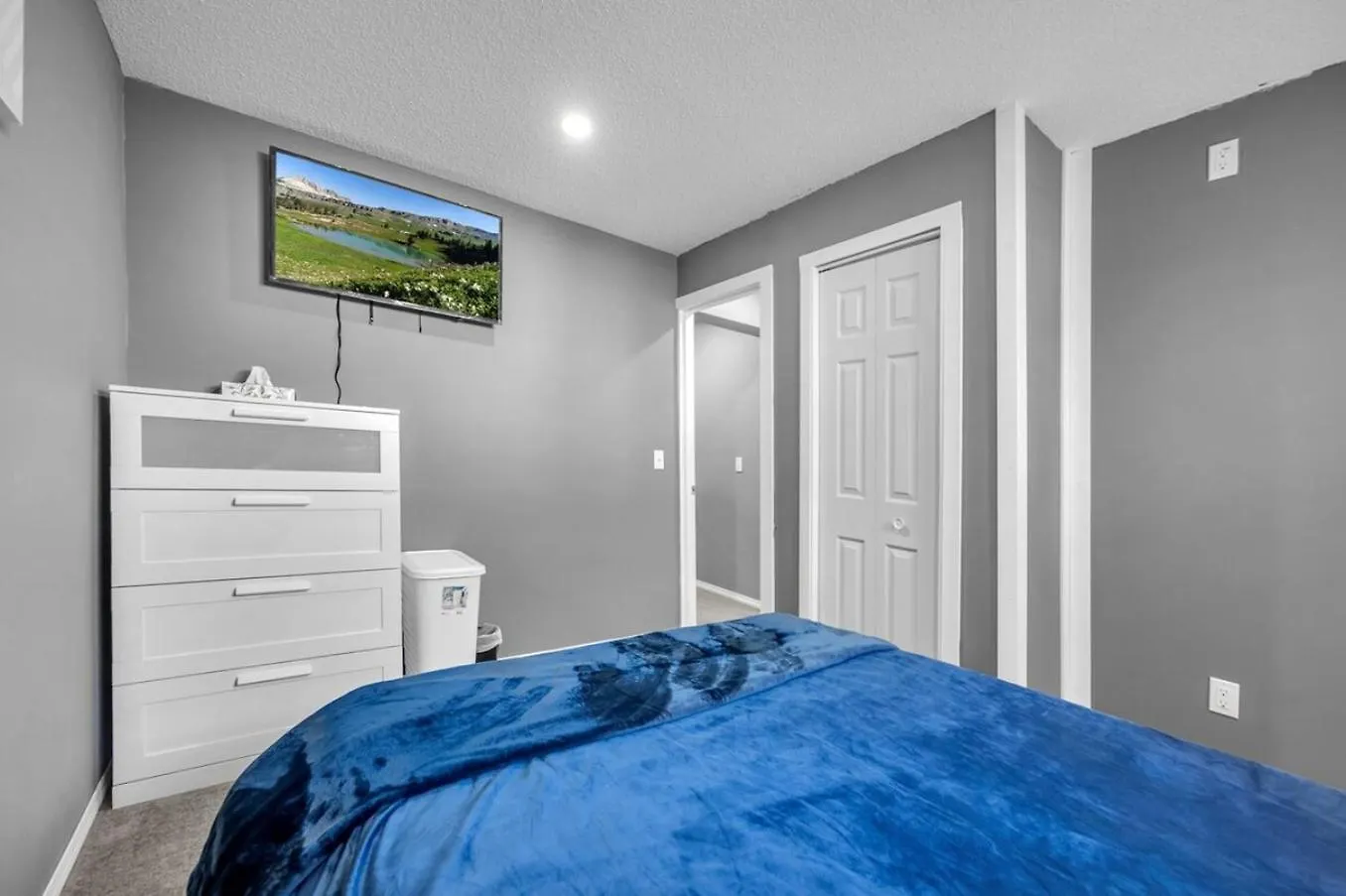 12 Spacious Home W Ac, Crib, Garage, By Airport Calgary 0*,