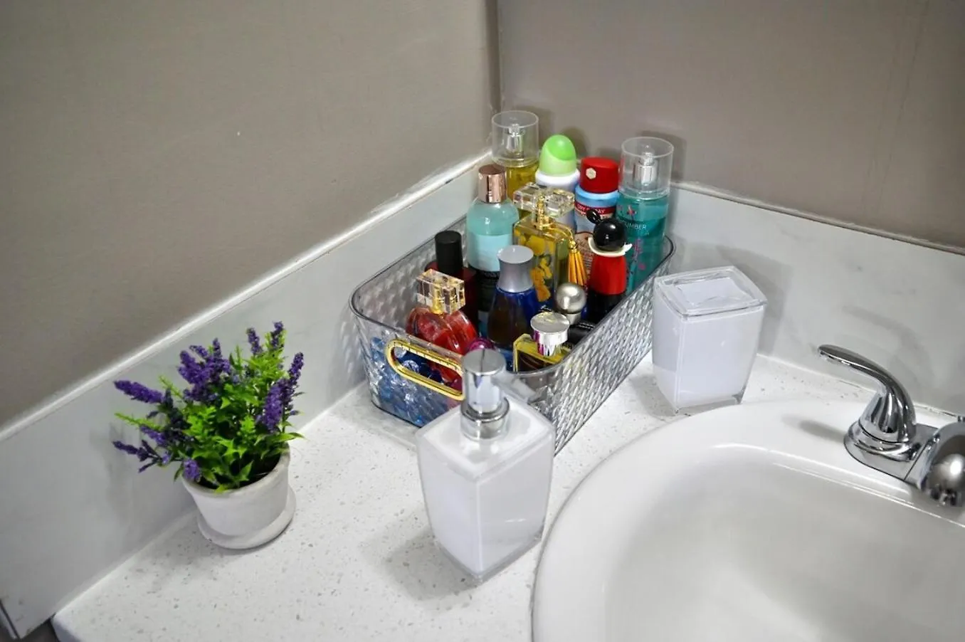 Holiday home 12 Spacious Home W Ac, Crib, Garage, By Airport Calgary
