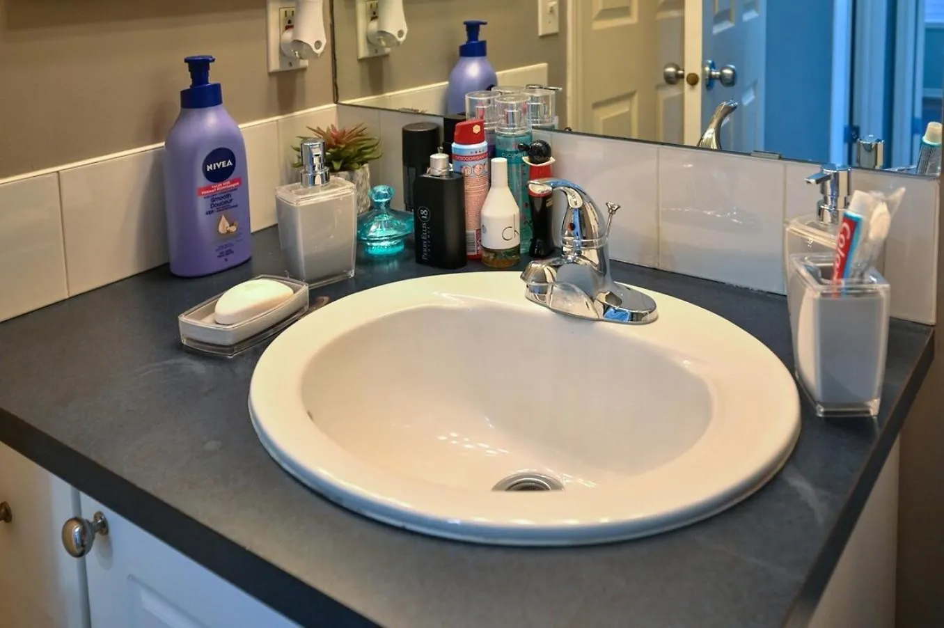 Holiday home 12 Spacious Home W Ac, Crib, Garage, By Airport Calgary