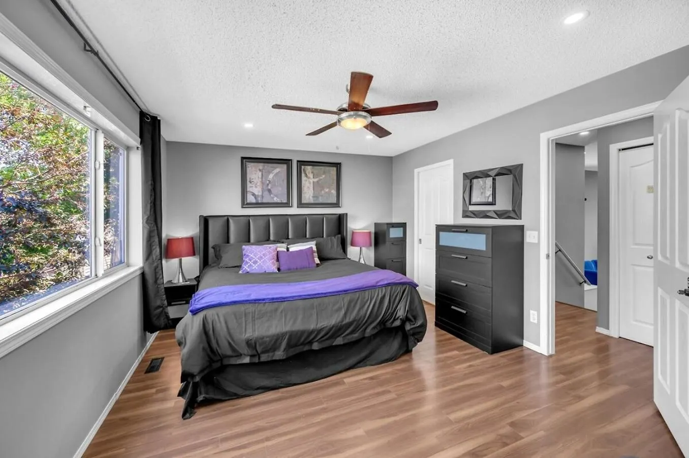 Holiday home 12 Spacious Home W Ac, Crib, Garage, By Airport Calgary